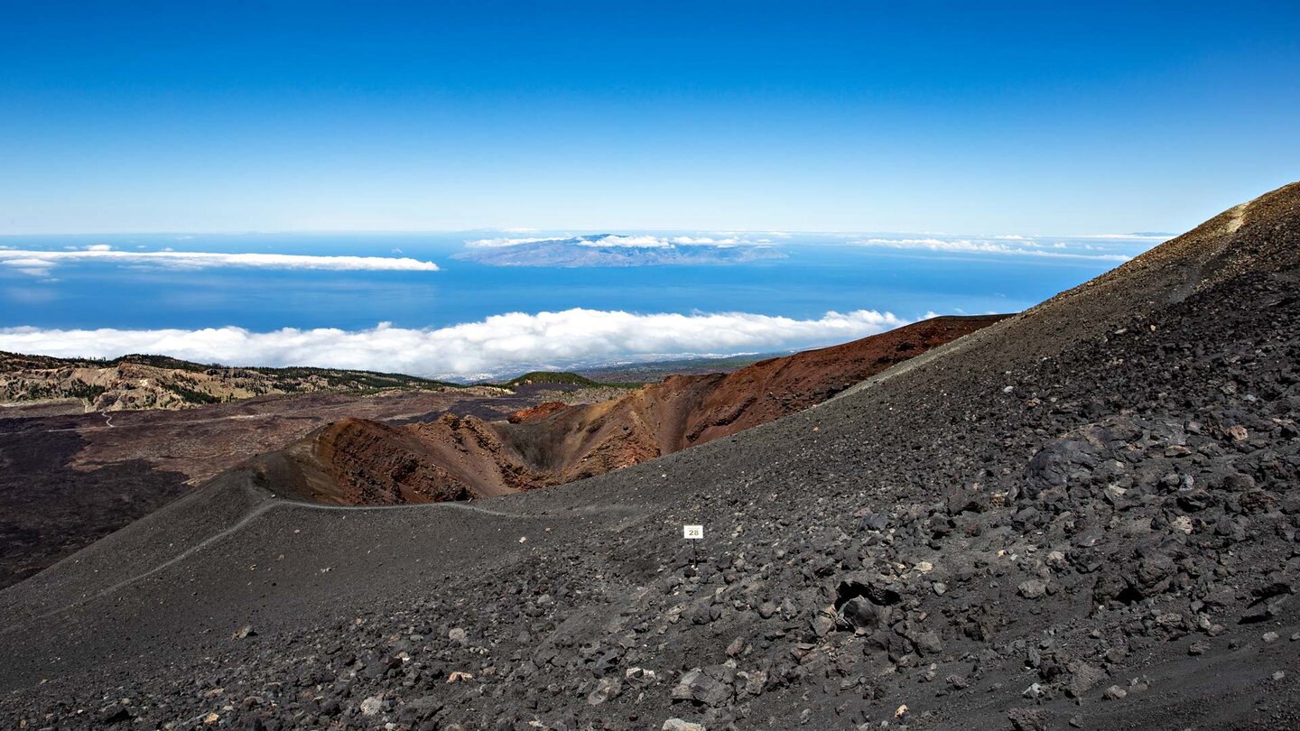 Blick auf den Hauptkrater der Narices del Teide vom Wanderweg