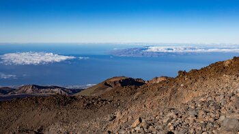 Blick vom Wanderweg über den Pico Viejo auf den Südwesten Teneriffas mit La Gomera