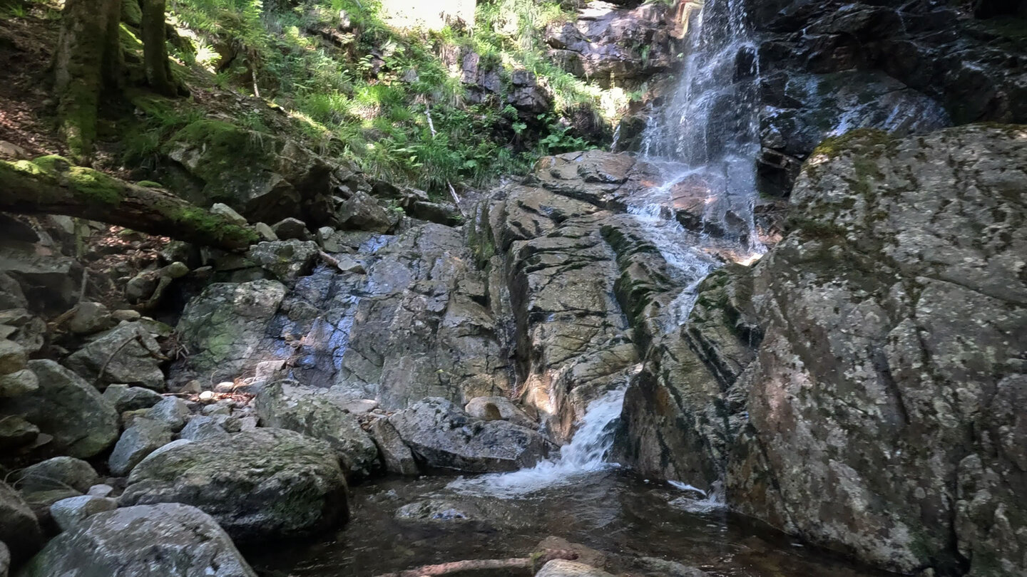 der Wasserfall Cascade du Bockloch zeugt von der Gletschervergangenheit der Hochvogesen der Wasserfall Cascade du Bockloch zeugt von der Gletschervergangenheit der Vogesen