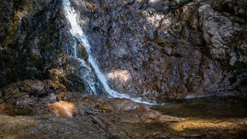 Wasserbecken am Cascade du Bockloch
