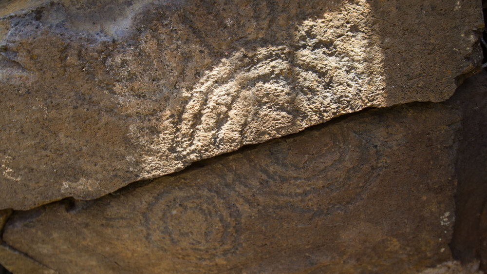 Petroglyphen der Ureinwohner am Wanderweg GR 130 auf La Palma