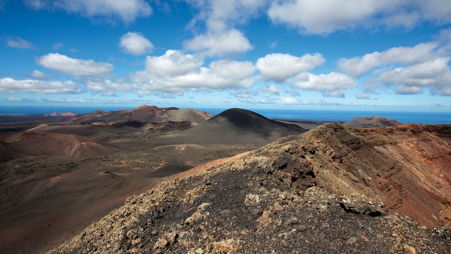 Blick vom Montaña del Señalo zum Timanfaya Nationalpark auf Lanzarote Blick vom Montaña del Señalo zum Timanfaya Nationalpark auf Lanzarote