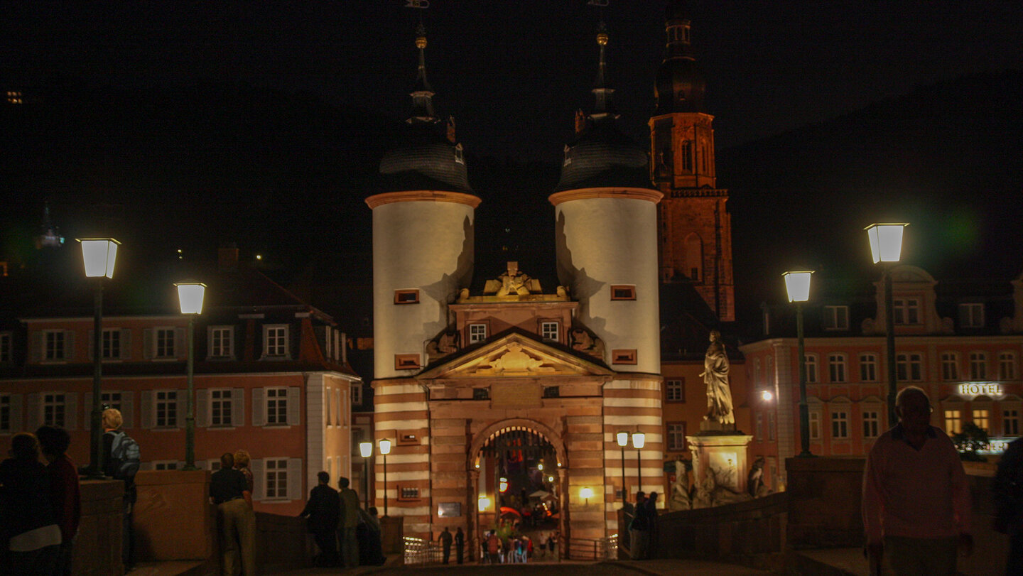 Blick von der Alten Brücke zum Heidelberger Stadttor Blick von der Alten Brücke zum Heidelberger Stadttor