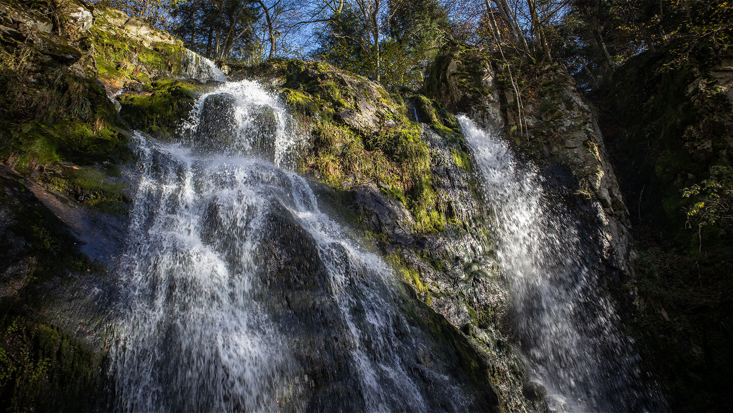 Kaskaden am Heidenbad-Wasserfall in den Vogesen