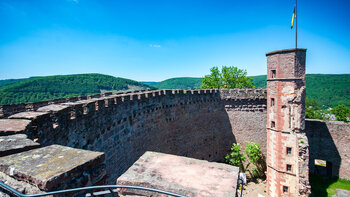 Turm und Ringmauer der Bergfeste Dilsberg