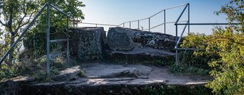 Burganlage der Felsenburg Neukastel bei Leinsweiler