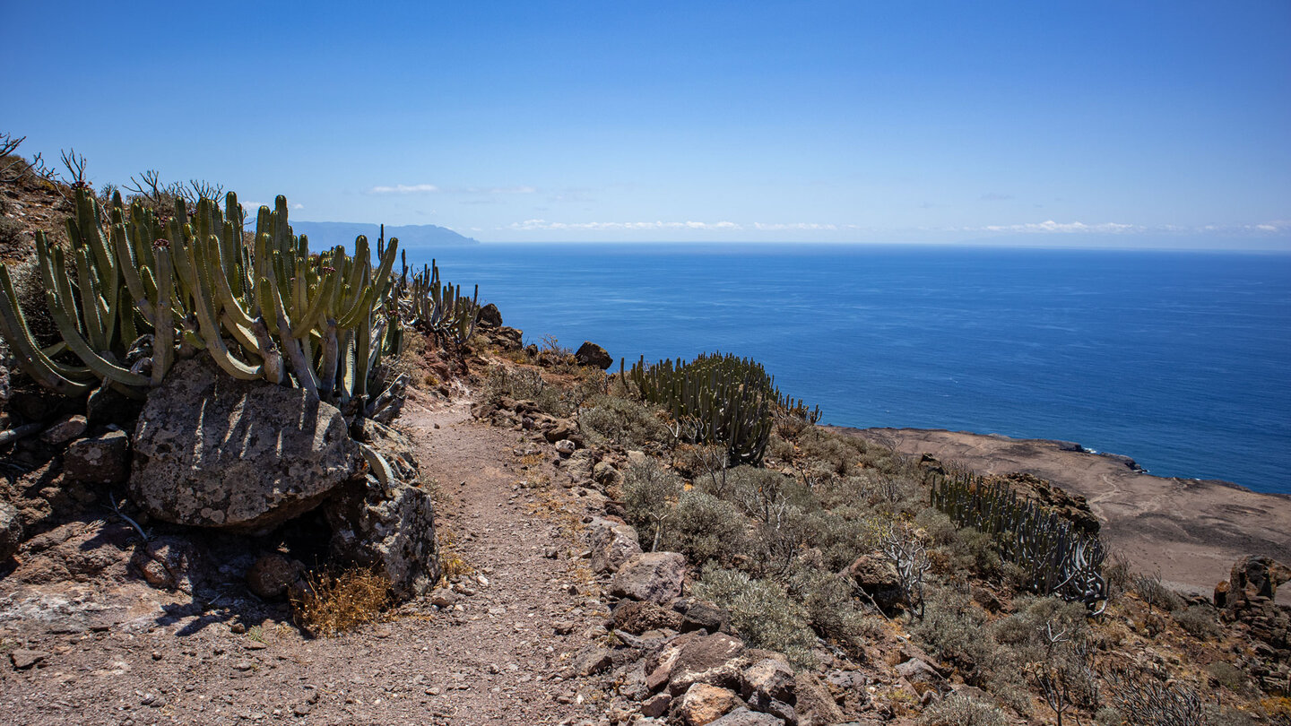 Ausblick vom Wanderweg auf die Tiefebene Punta de Teno