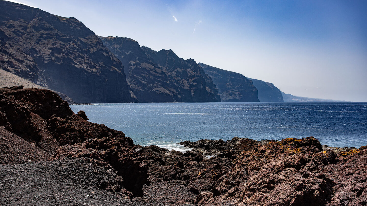 Ausblick auf die gigantischen Felsklippen von der Punta de Teno