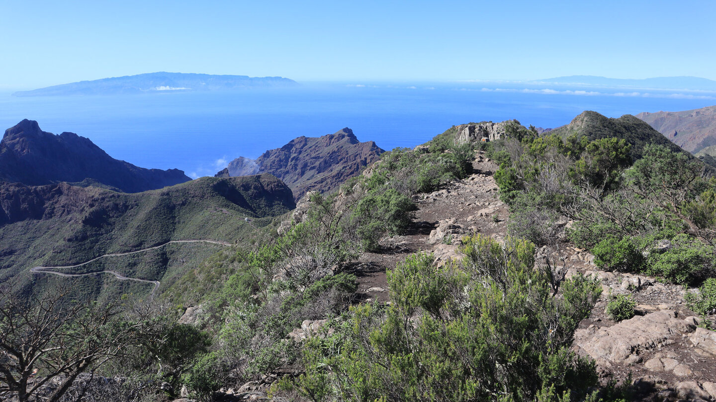 Wanderung entlang des Bergrückens mit wunderbaren Panoramablicken übers Teno-Gebirge