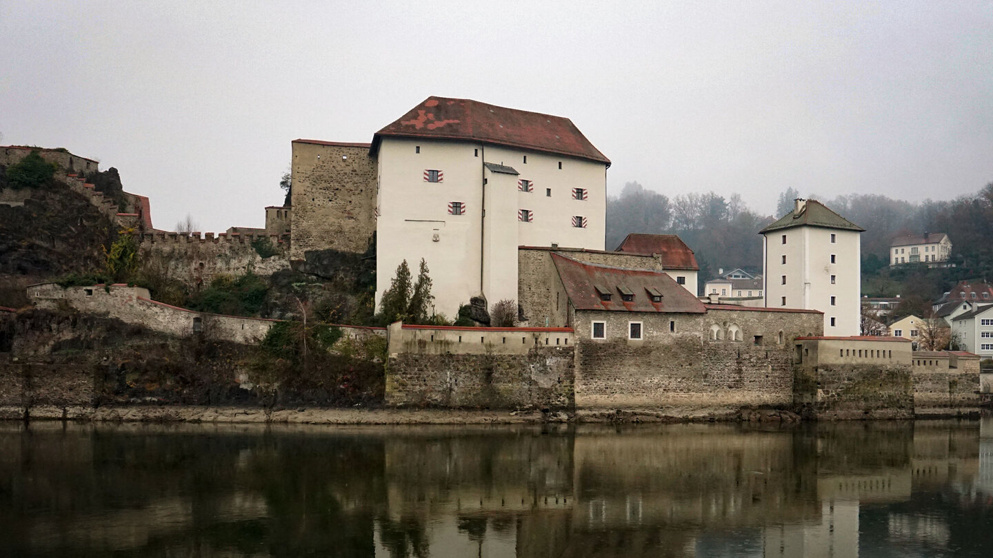 Blick auf die Veste Niederhaus Passau am Zusammenfluss von Donau und Ilz Blick auf die Veste Niederhaus Passau