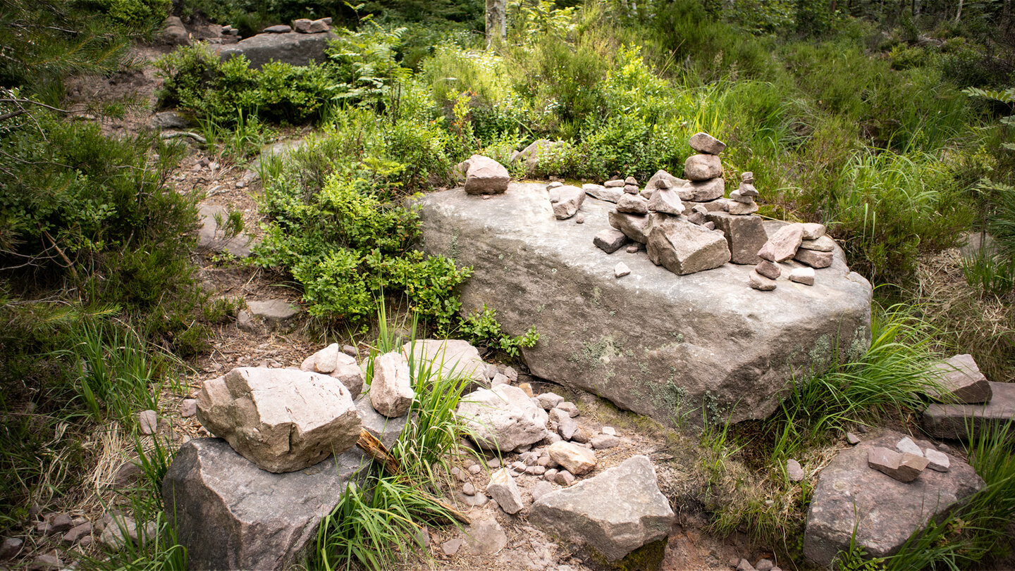 Steinmännchen auf den Buntsandsteinfelsen