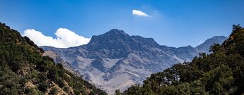 Blick auf den Gipfel des Pico Alcazaba in der Sierra Nevada in Andalusien