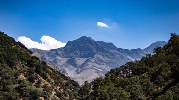Blick auf den Gipfel des Pico Alcazaba in der Sierra Nevada in Andalusien