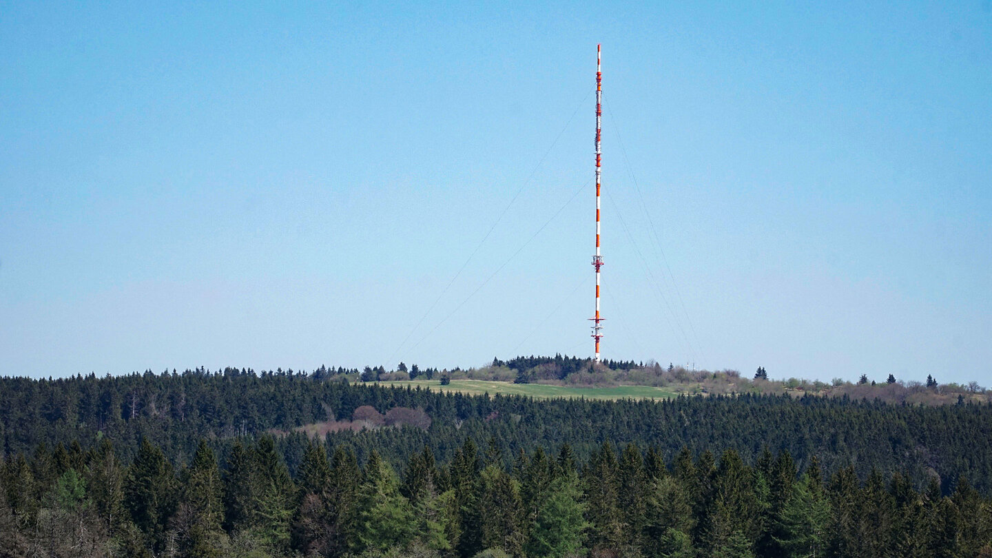 der Heidelstein mit seinem Funkmast Heidelstein mit seinem Funkmast