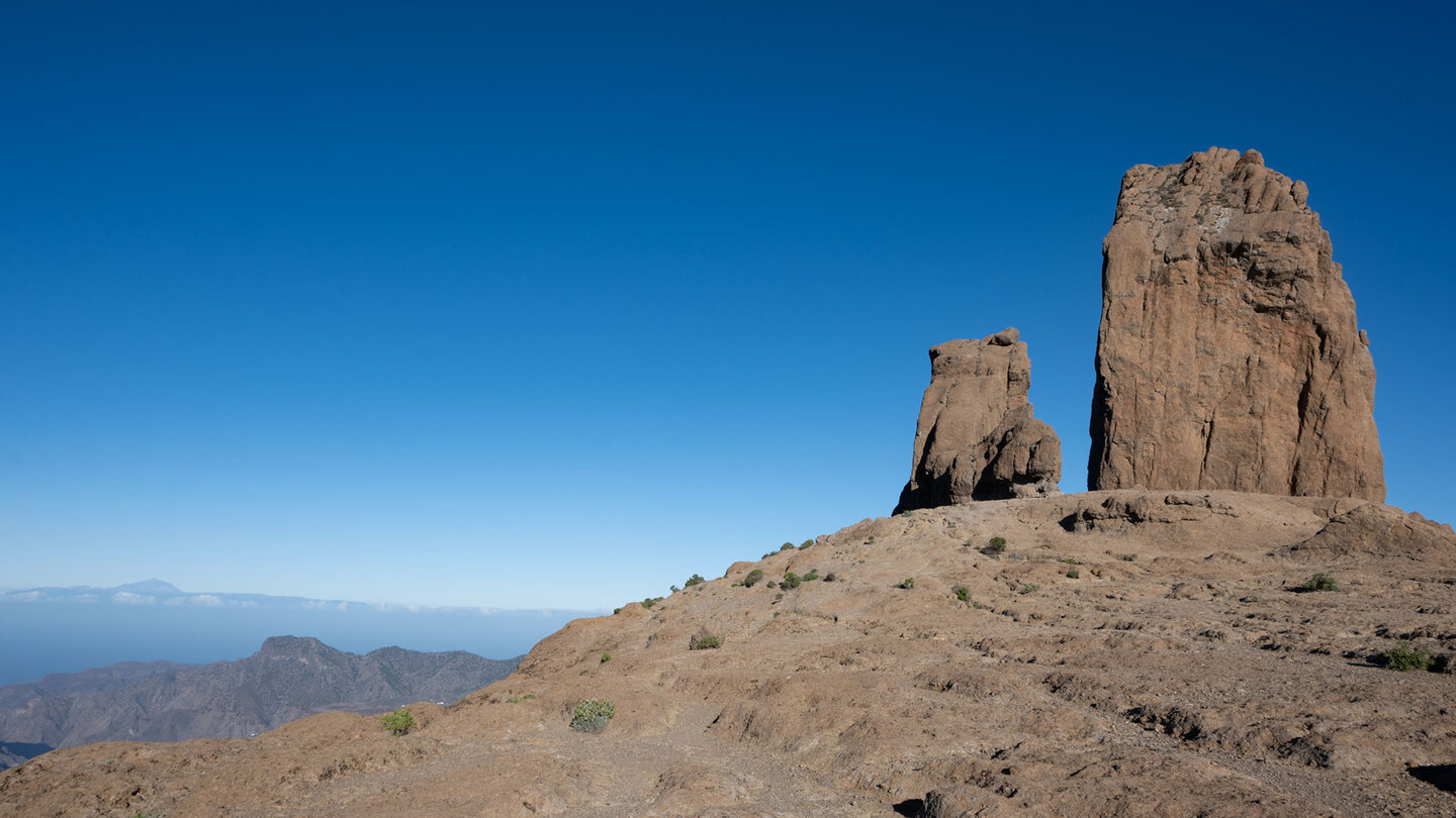 Roque Nublo und Rana mit Montaña Altavista und Teneriffa