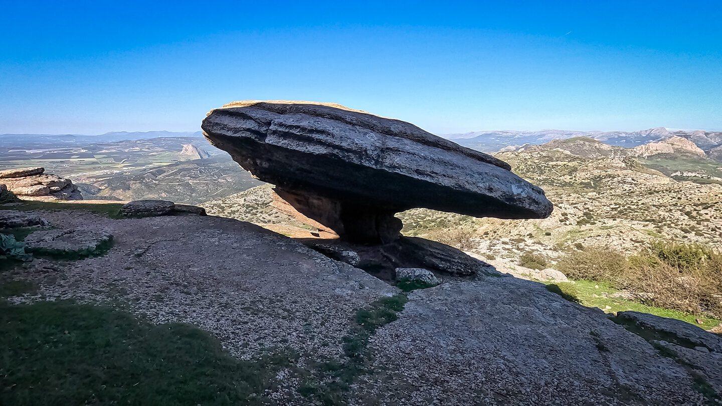 Felsformation El Sombrerillo im Torcal de Antequera Felsformation El Sombrerillo im Torcal de Antequera