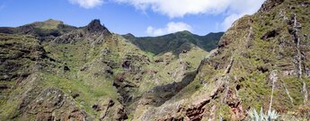 Ausblicke über felsige Bergflanken im Anaga-Gebirge