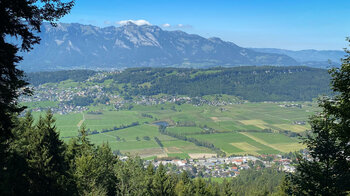 Ausblick ins Rheintal und weiter zum Hohen Kasten