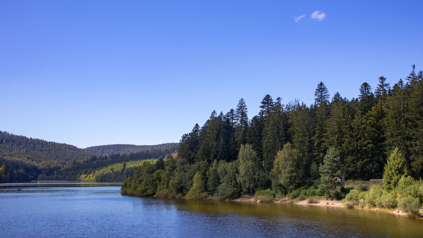 Blick über den See der Schwarzenbachtalsperre bei Forbach