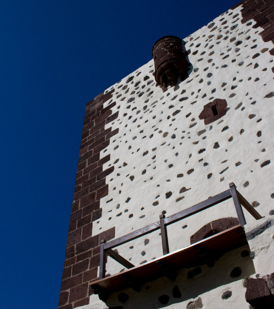 der seitliche Eingang am Torre del Conde in San Sebastián de la Gomera
