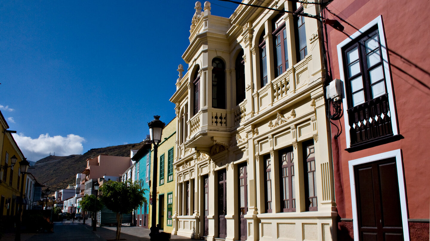 klassische Hausfassade an der Calle Real in San Sebastián de la Gomera