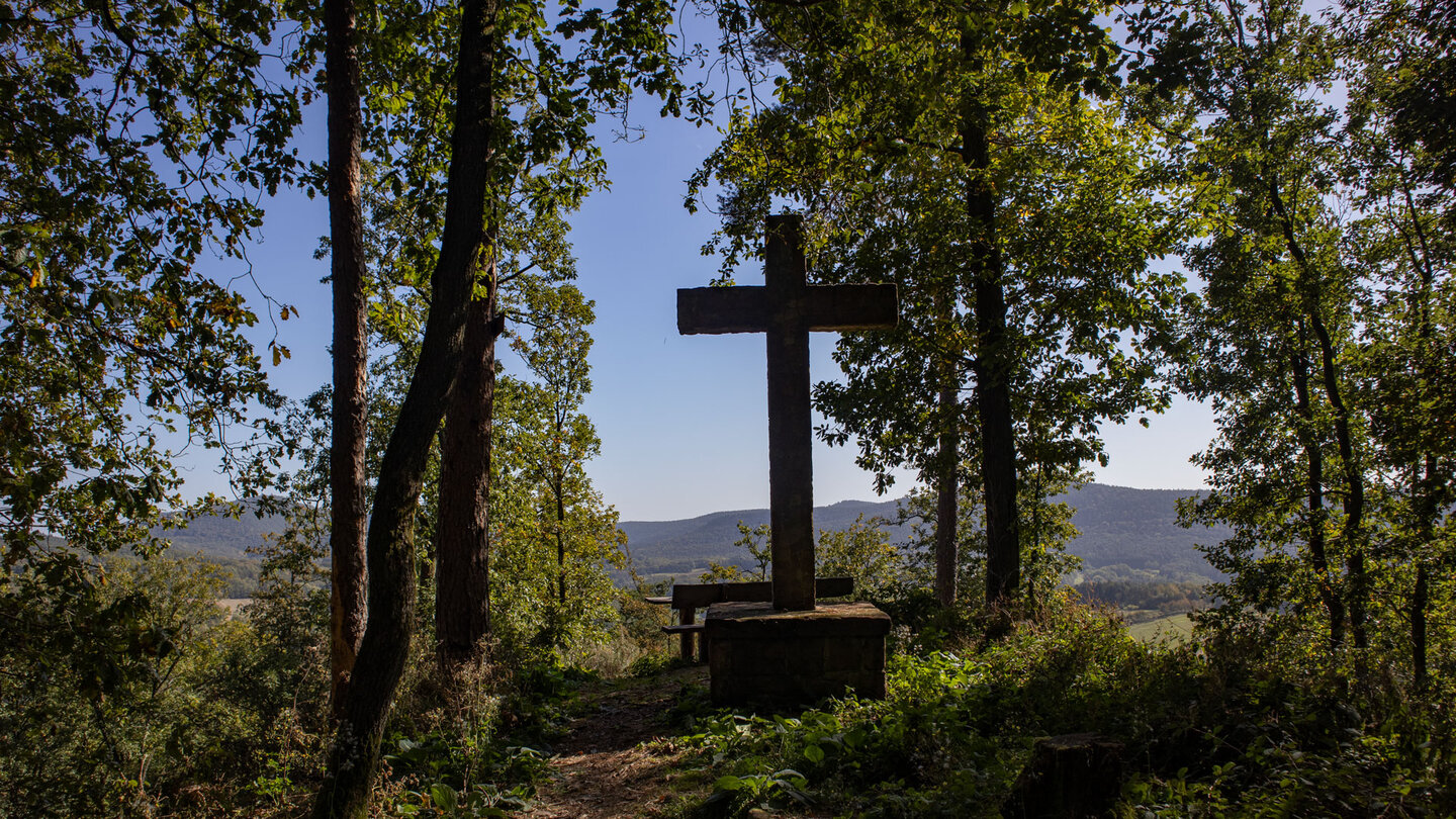 die Wanderroute zum Steinernen Kreuz am Eichelberg