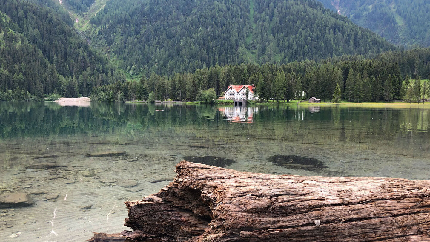 Hotel Seehaus am Ufer des Antholzer Sees im Pustertal Hotel Seehaus am Ufer des Antholzer Sees