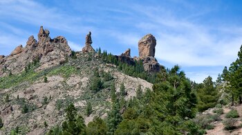 Aussicht des Wanderweges zur Felsformation El Fraile und zum Roque Nublo