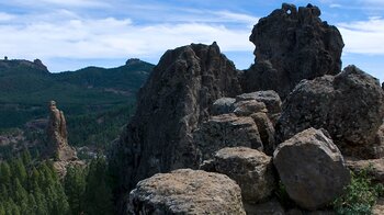 Felsformation am Roque Nublo auf Gran Canaria mit El Fraile Blick