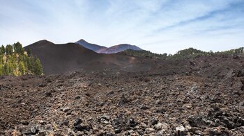 Teide und Pico Viejo hinter dem Krater des Chinyero