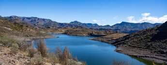 Blick über den Presa de las Niñas zur Staumauer