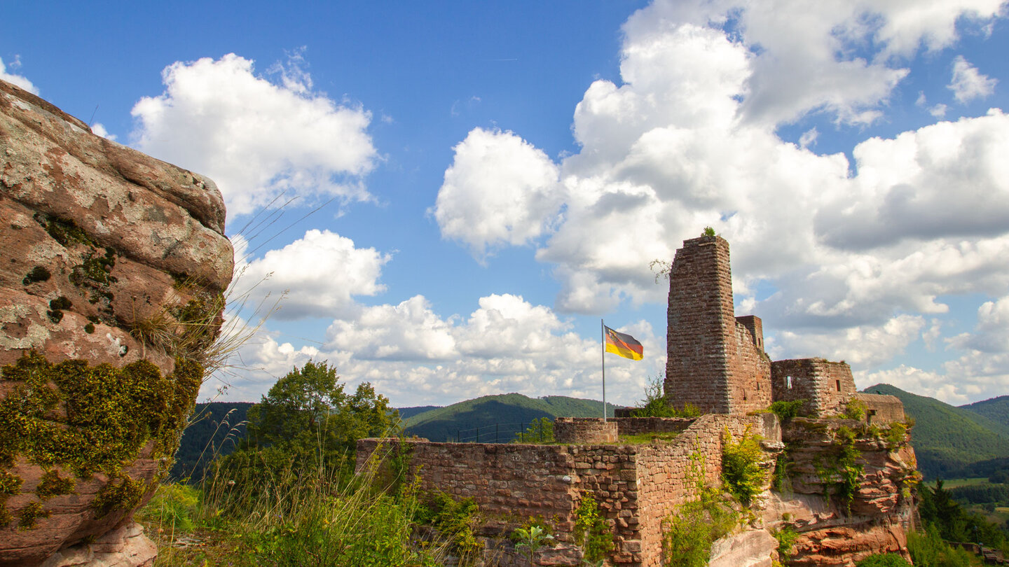 Dahner Burgenmassiv von der Ruine Tanstein über Grafendahn nach Altdahn