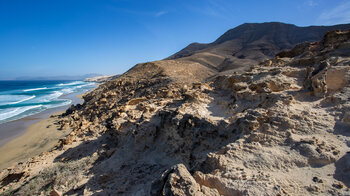 der Clifftop Trail verläuft hoch über der Playa de Barlovento