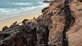 schroffe Felsküste oberhalb der Playa de Barlovento