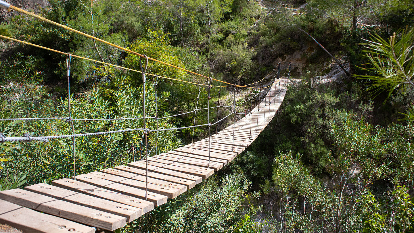 Hängebrücke über den Rio Verde in der Provinz Granada Hängebrücke über den Rio Verde in der Provinz Granada