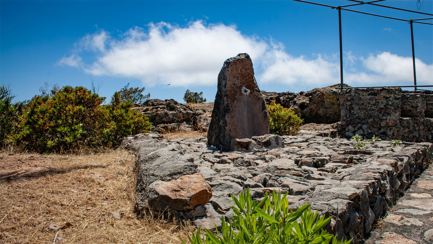 In einen Felsblock eingelassener Wasserhahn auf der Montaña de Tagaragunche, La Gomera.