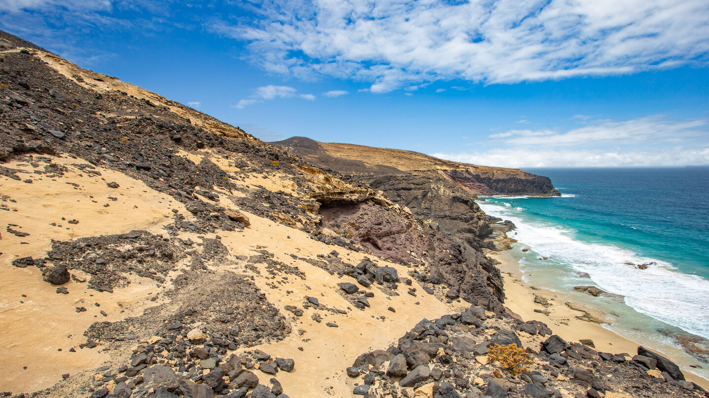 Blick vom Wanderpfad oberhalb der Playa de la Arena zur Punta Junquillo