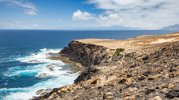 Blick über das Felsplateau der Punta de Barlovento entlang der Westküste Fuerteventuras
