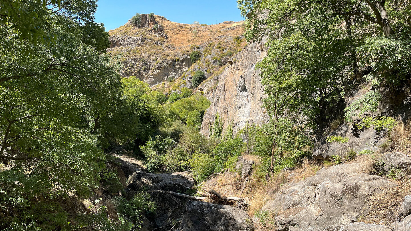 Blick über die Schlucht des Río Monachil Blick über die Schlucht des Río Monachil