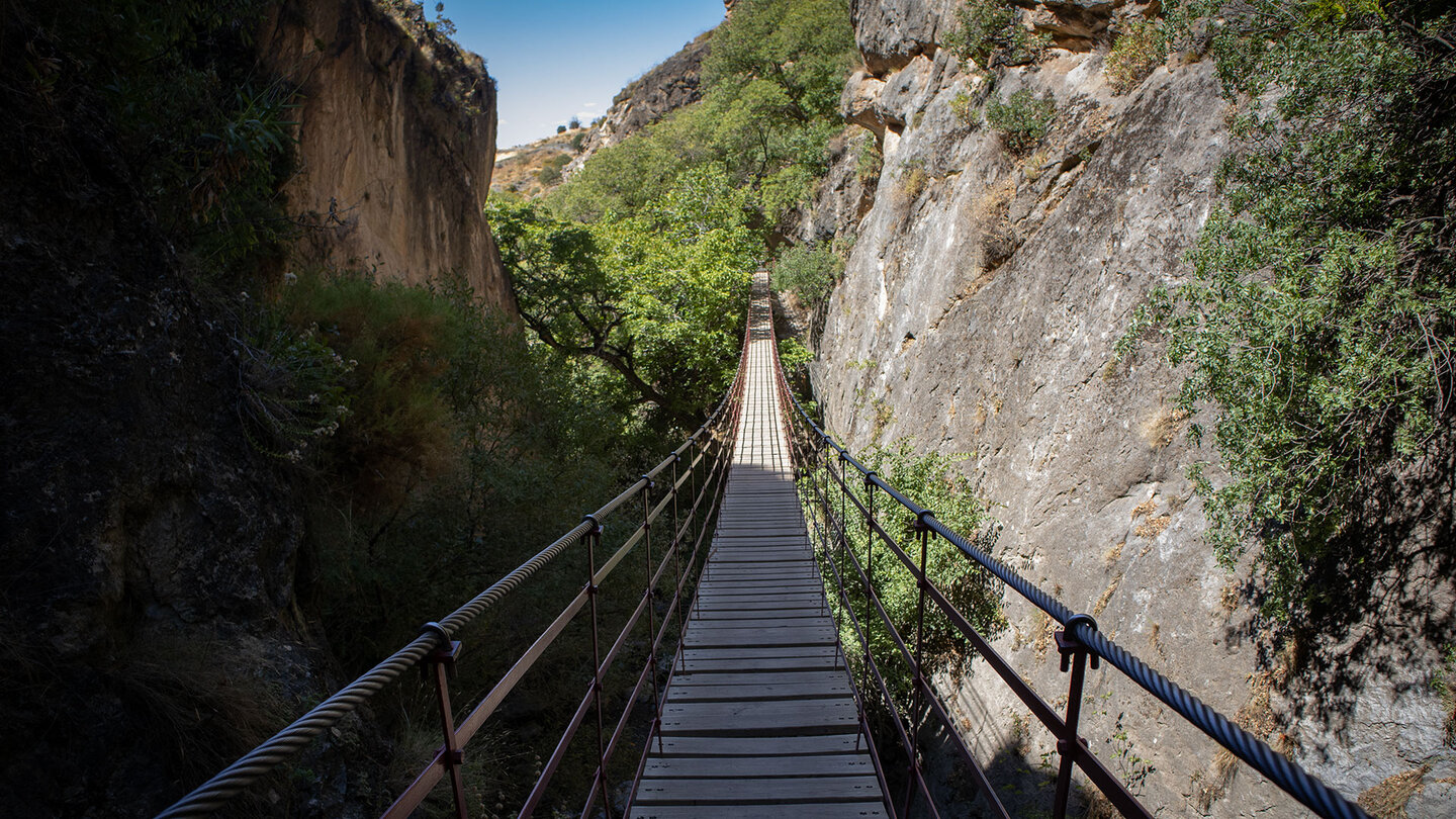 Wanderung auf der längsten Hängebrücke über den Río Monachil Wanderung auf der längsten Hängebrücke über den Río Monachil