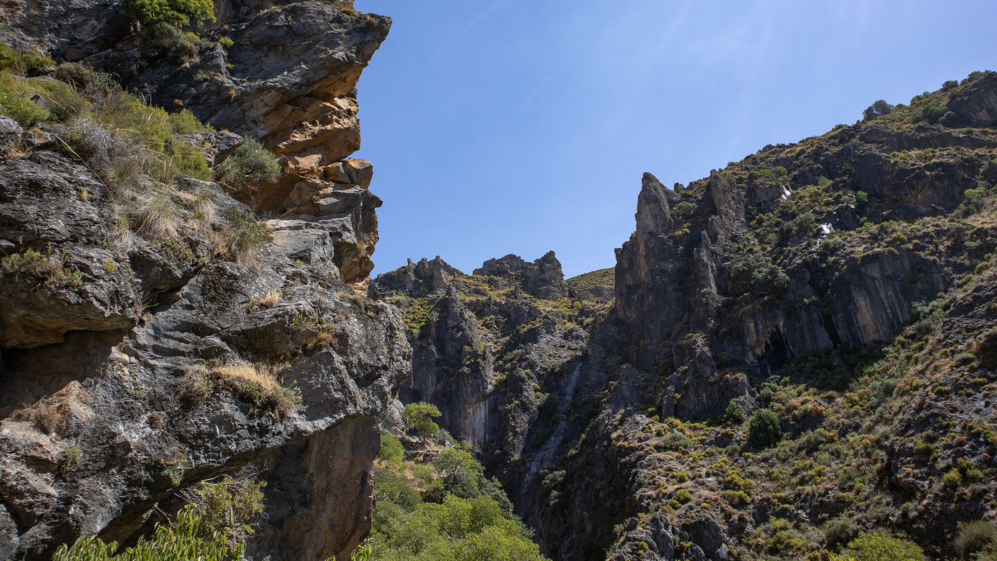 Ausblicke über die Monachil-Schlucht Ausblicke über die Monachil-Schlucht