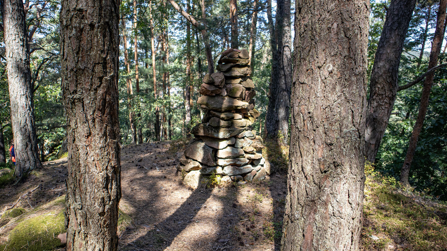 Steinpyramide auf dem Haukenberg.