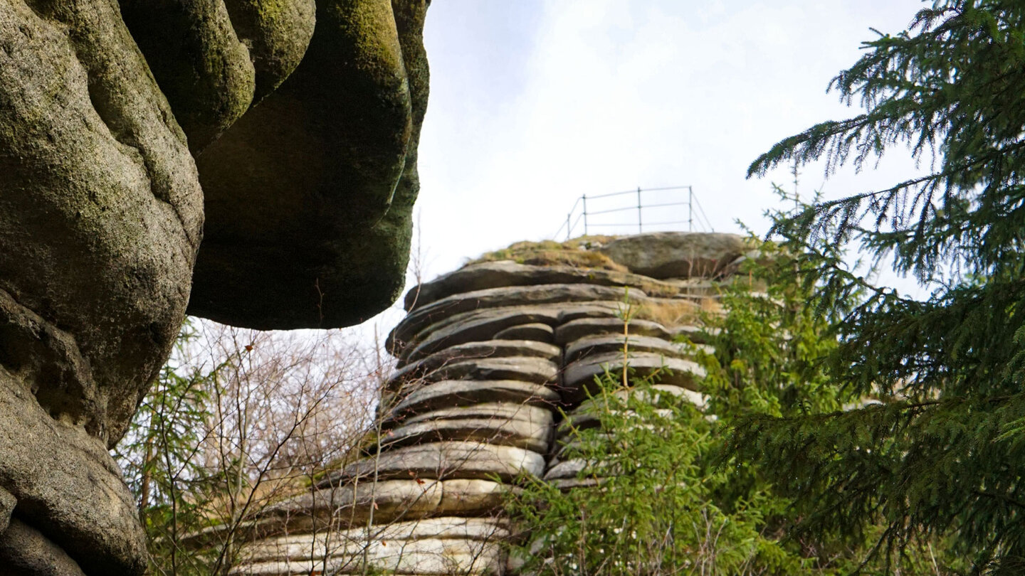 die Felstürme mit der typischen Wollsackverwitterung beim Rudolfstein Felstürme mit typischer Wollsackverwitterung beim Rudolfstein