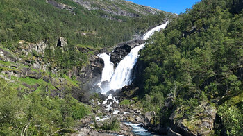 180 Meter fällt das Wasser am Nyastølfossen