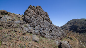 graue Basaltwand am Caldera Höhenwanderweg GR-131