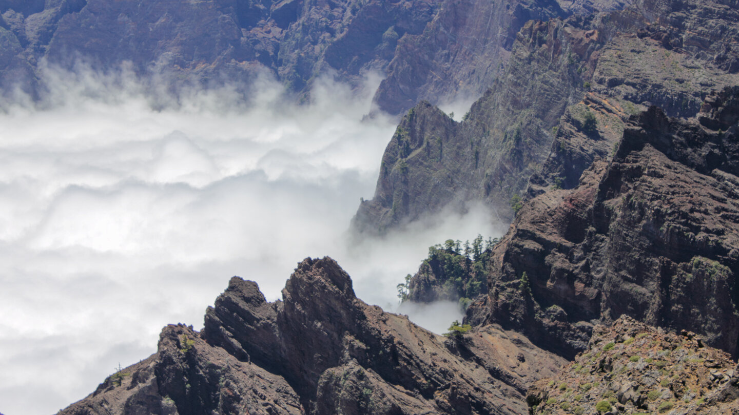 die steil abfallenden Felswände der Caldera de Taburiente