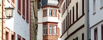 Blick durch die Schiffgasse zum Wormser Hof