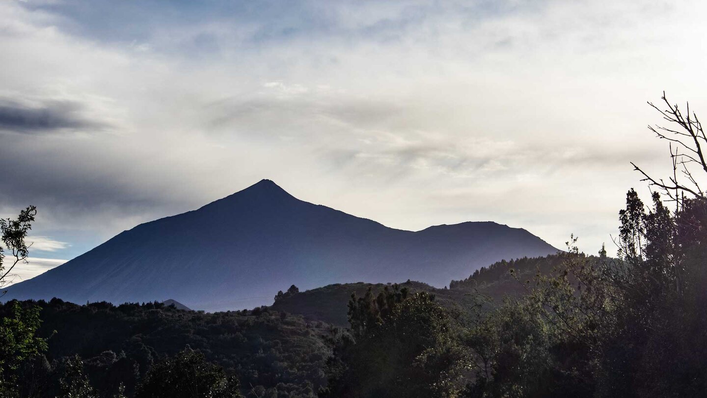 Blick aufs Teide-Massiv vom Wanderweg oberhalb Erjos