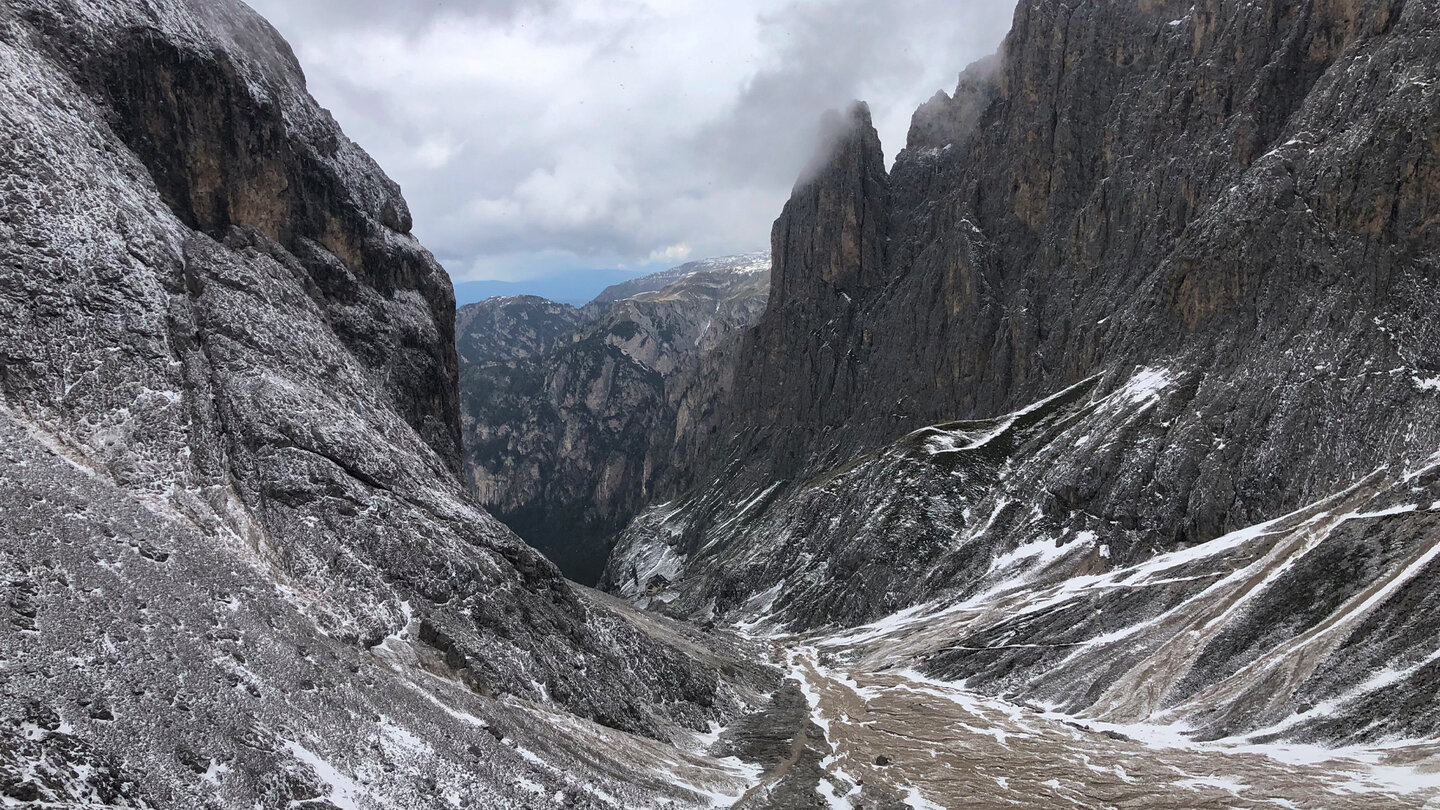 Blick ins Grasleitental - in der Ferne ist bereits die Grasleitenhütte zu erkennen Blick ins Grasleitental