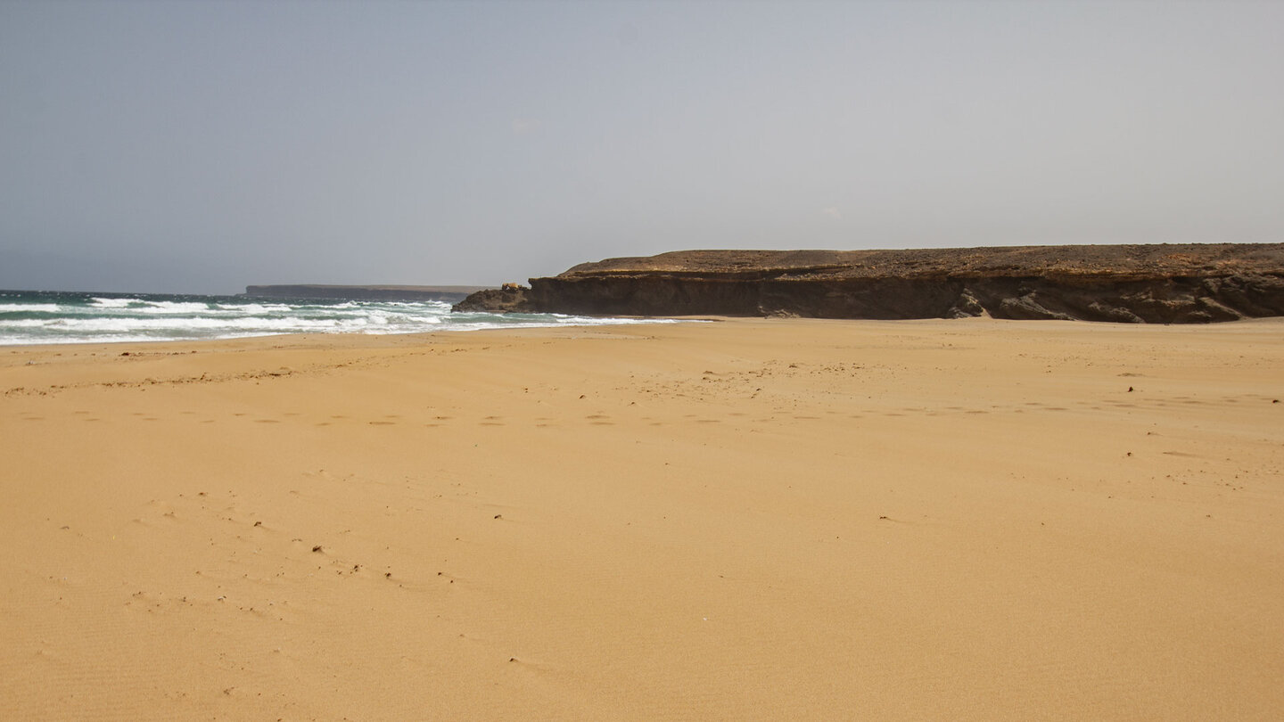 der feinsandige Strand Playa de Jarugo